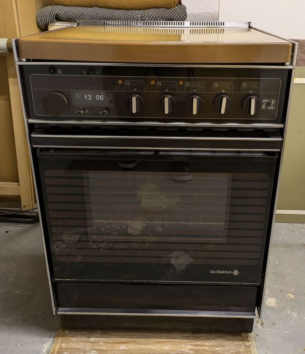 Cuisini&egrave;re De Dietrich mixte gaz et &eacute;lectrique fonctionnelle Electroménager