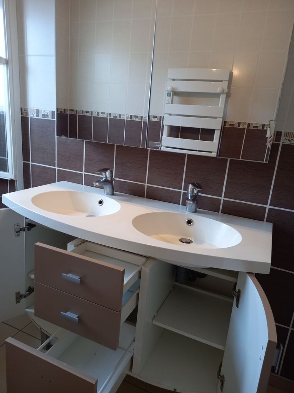 meuble salle de bain avec 2 vasques bon &eacute;tat g&eacute;n&eacute;ral Meubles