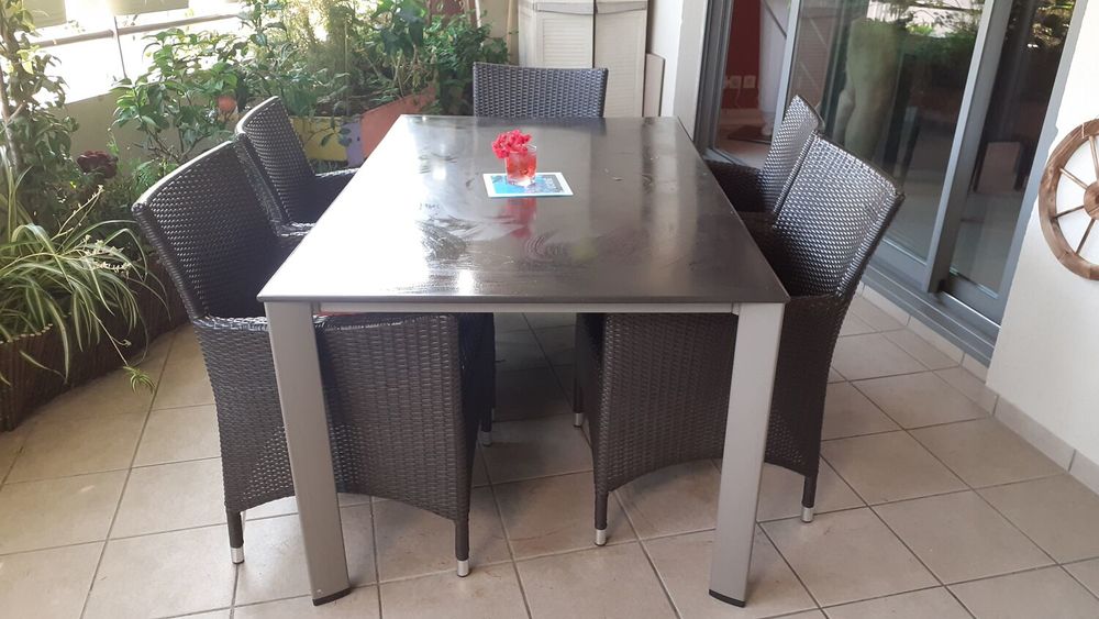 Table et chaises d'ext&eacute;rieur Meubles