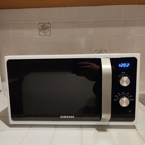 Micro-ondes Samsung 23litre 800Watt 95 Le Bourget (93)