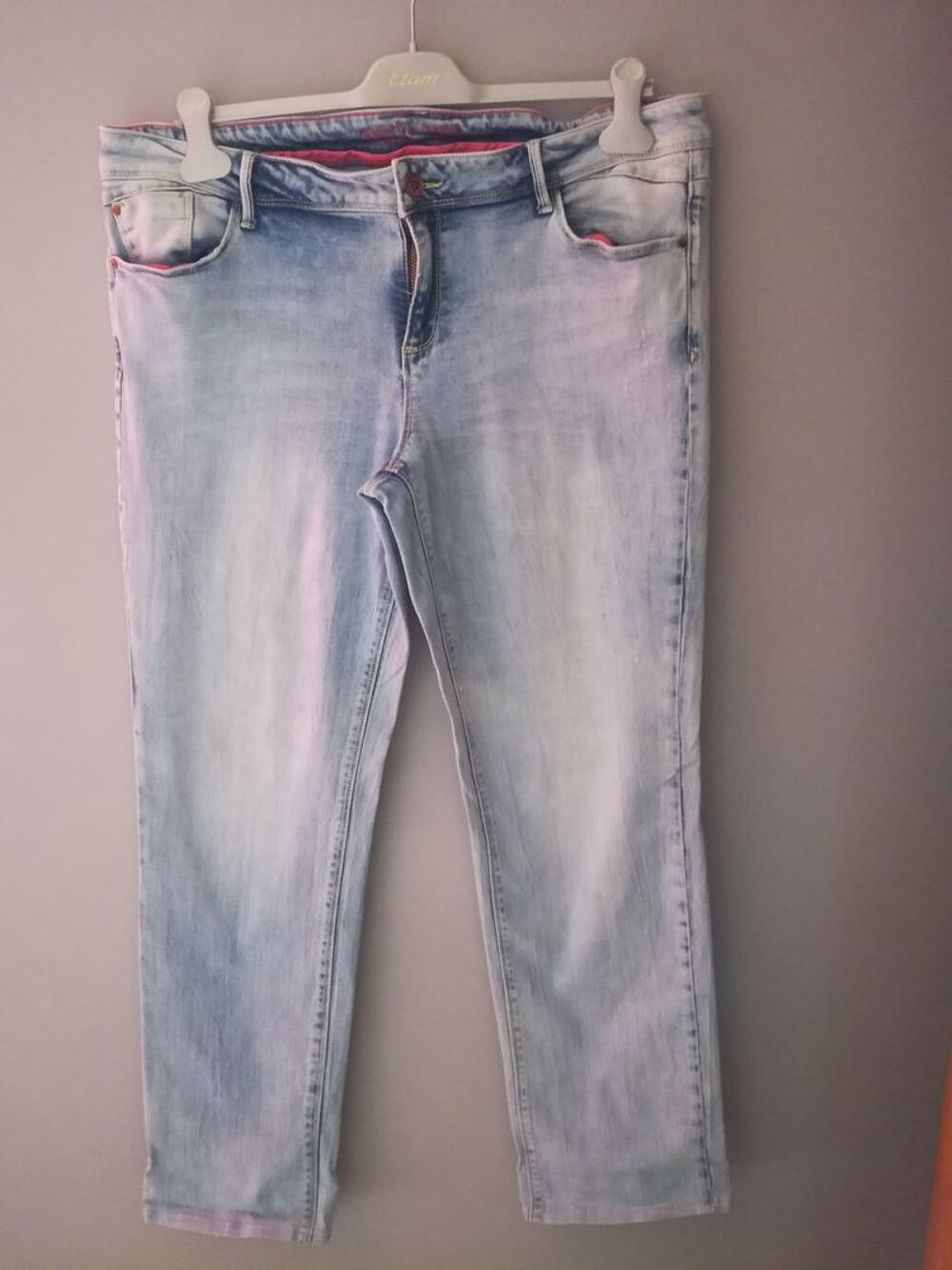 LOT 3 PANTALONS T46
BON ETAT Vêtements