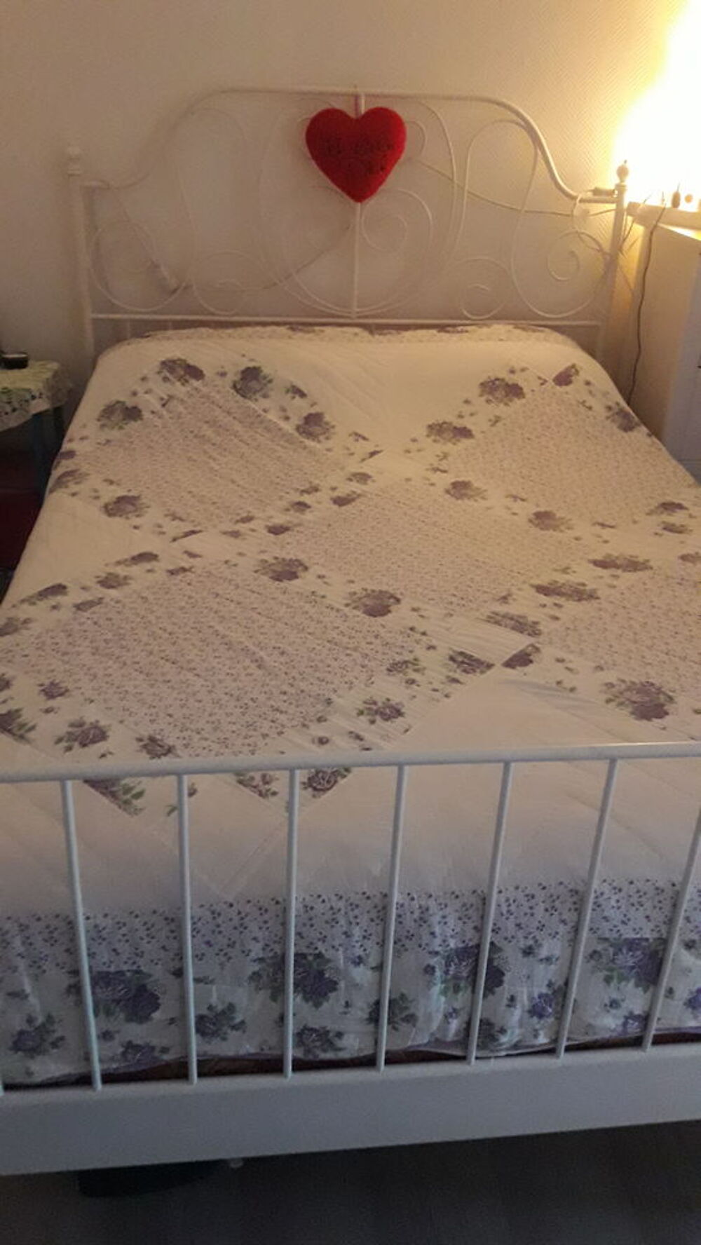 Lit pour 2 personnes avec sommier et matelas Meubles