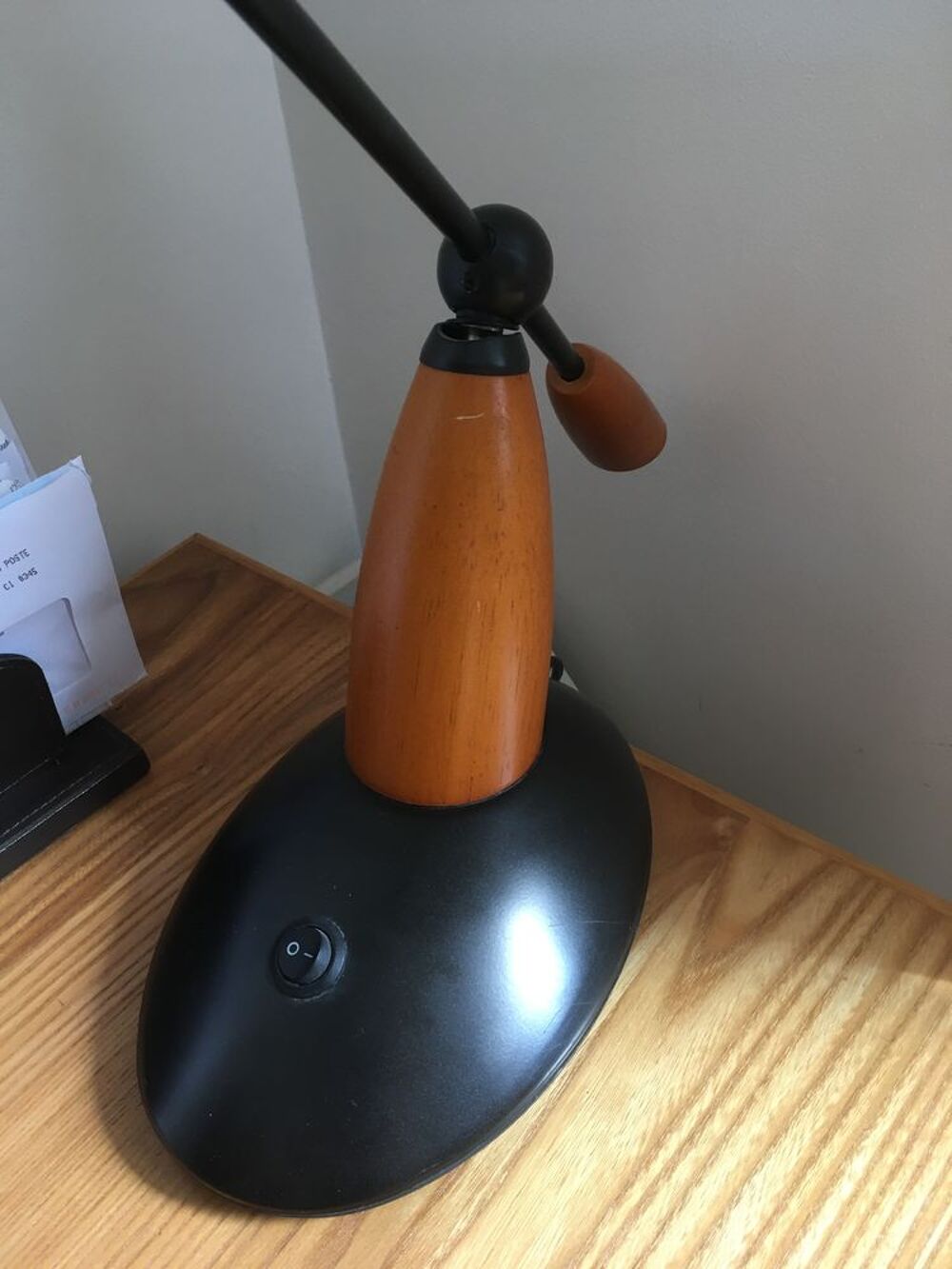 Lampe de bureau design articul&eacute;e sur socle finit&deg; acier bois Décoration