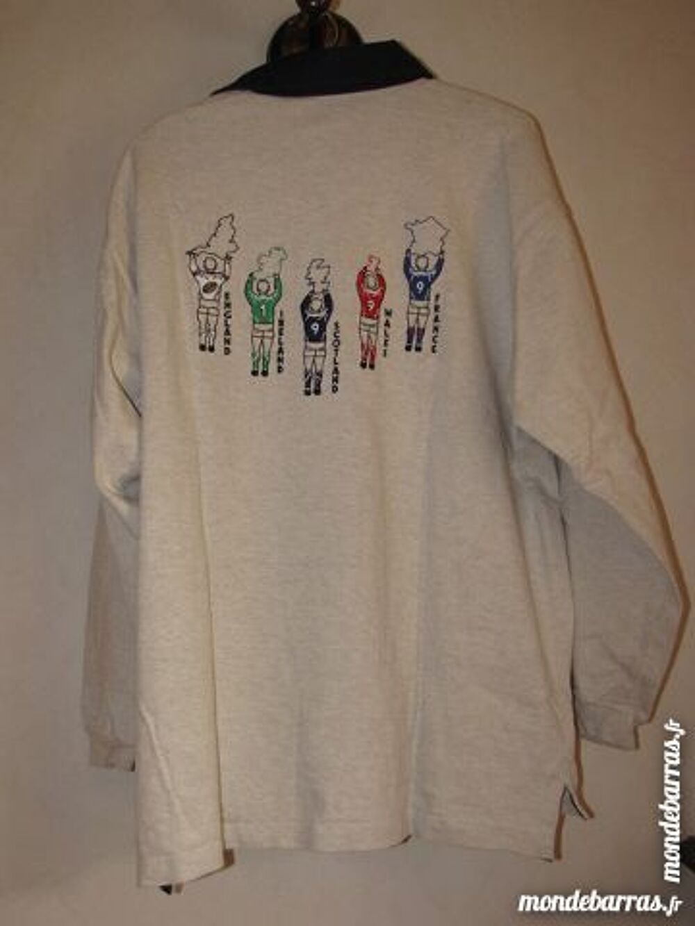 Polo gris/blanc rugby. Vêtements