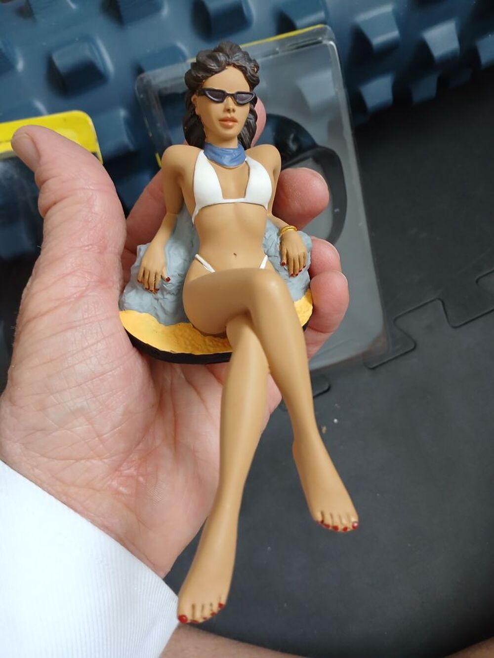 manara 10 figurines altaya femmes par Milo extraits de BD &eacute;r 