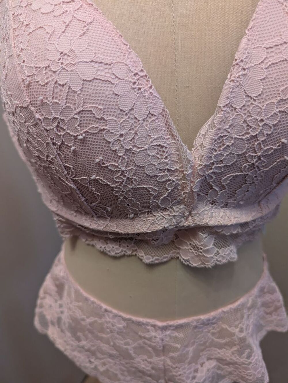Lot de sous v&ecirc;tements en dentelle Vêtements
