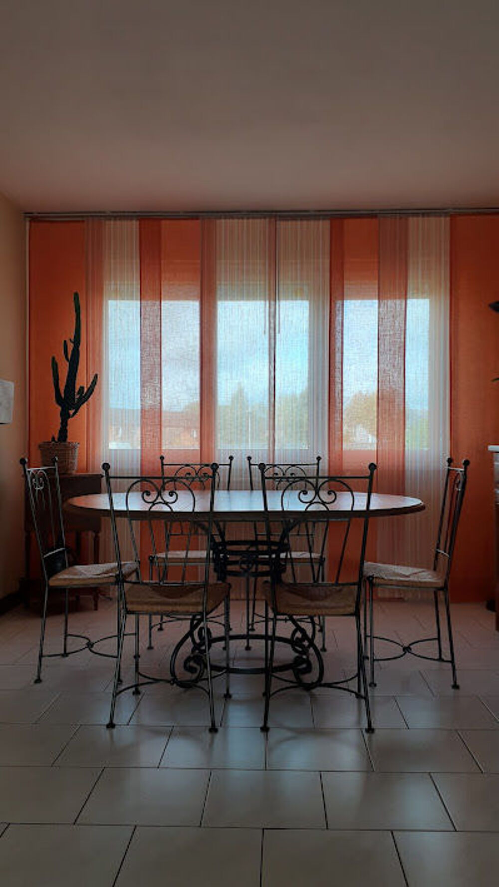 TABLE RONDE OU OVALE (RALLONGE)+6 CHAISES Meubles