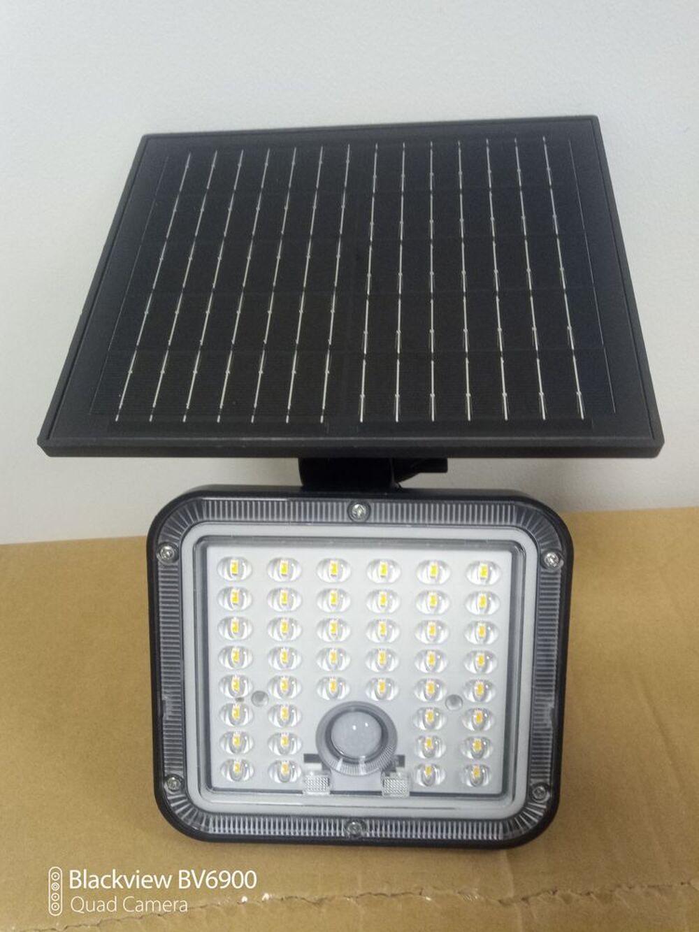 Spot LED Ext&eacute;rieur &Eacute;tanche &agrave; Piquer IP65 Solaire 7 watts Jardin