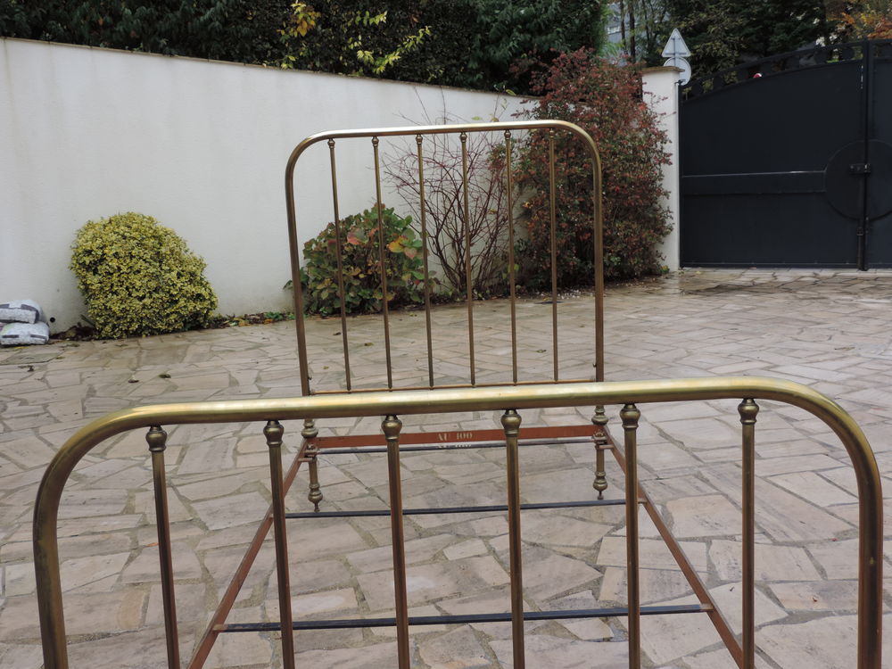 LIT D'ANTIQUAIRE (1 personne) EN LAITON DORE Meubles