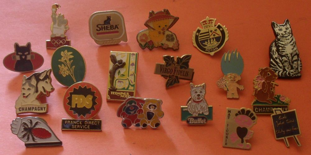 Lot de 18 Pin's. 