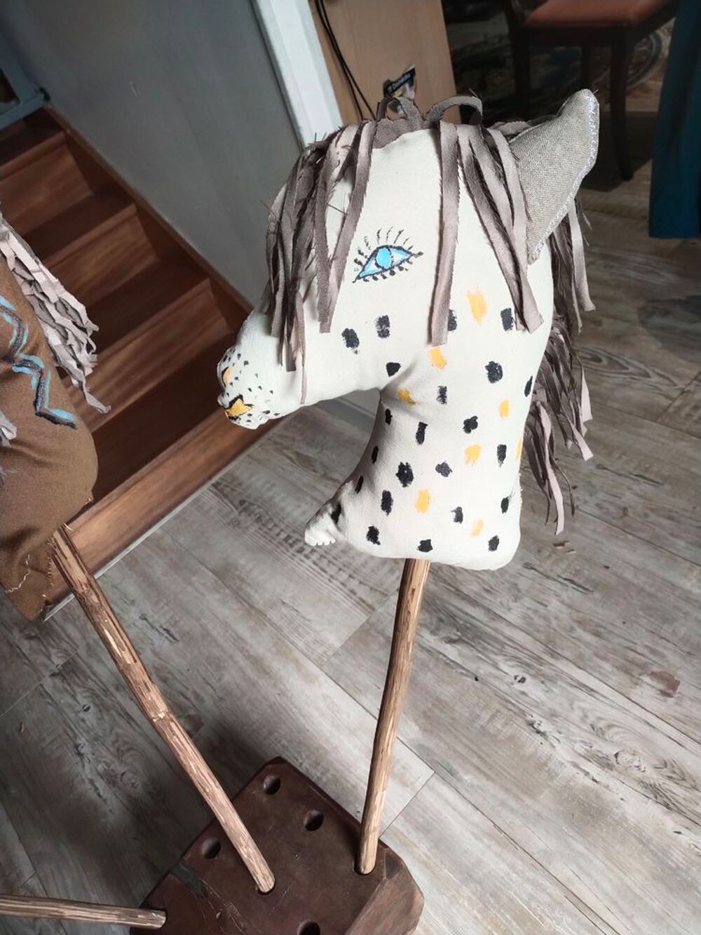 T&ecirc;te de cheval sur manche en bois Jeux / jouets