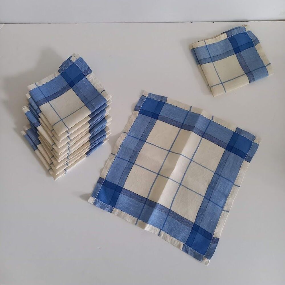 Lot de 11 v&eacute;ritables serviettes vintages, anciennes pour de Décoration