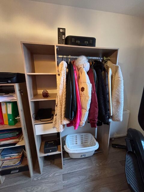 penderie, avec un tiroir, 0 Villers-Cotter�ts (02)