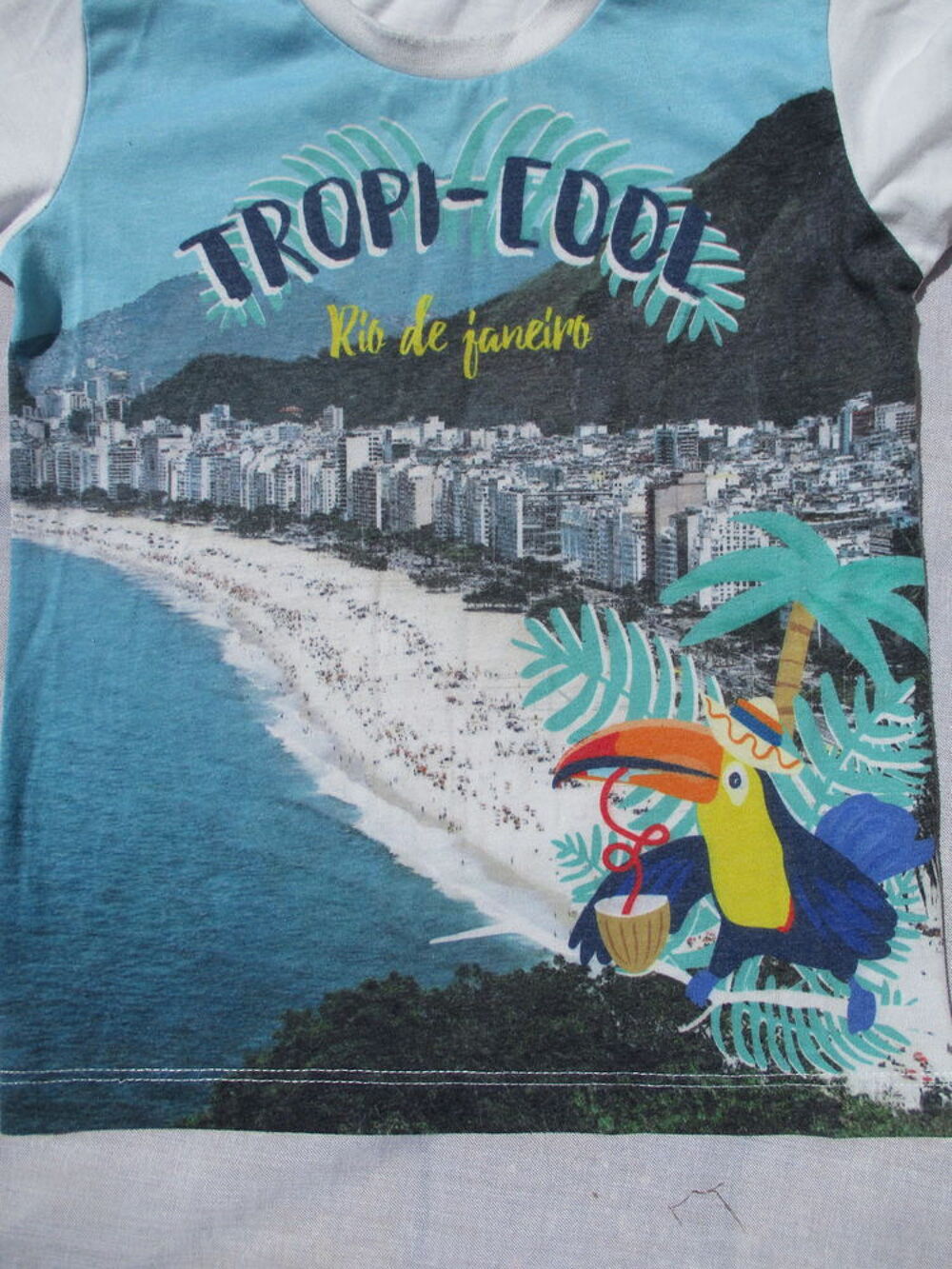 Tee-shirt avec motif sur le devant : Taille 4/5 Ans Vêtements enfants