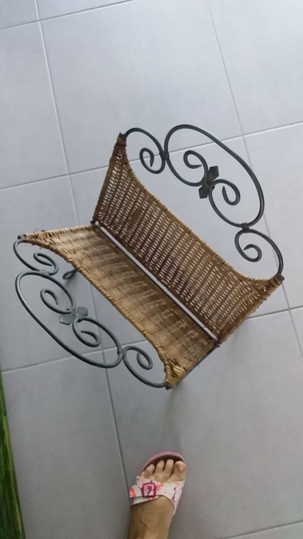 PORTE-REVUES EN FER FORG&Eacute; LIERRE VERT/OSIER DE STYLE VINTAGE Décoration