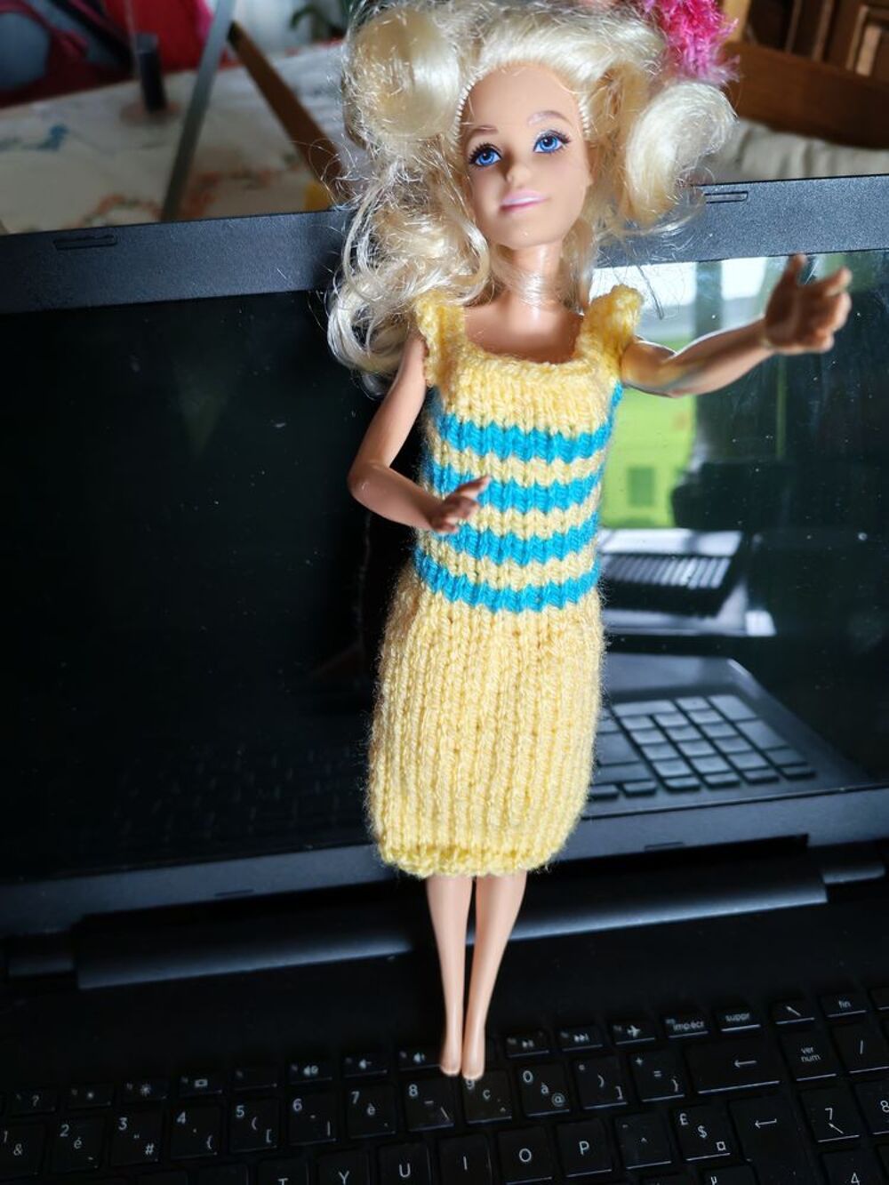 poupees barbies plus habits Jeux / jouets
