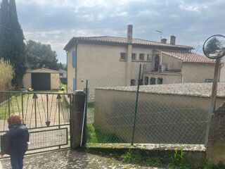  Parking / Garage à louer 90 m² Montfrin