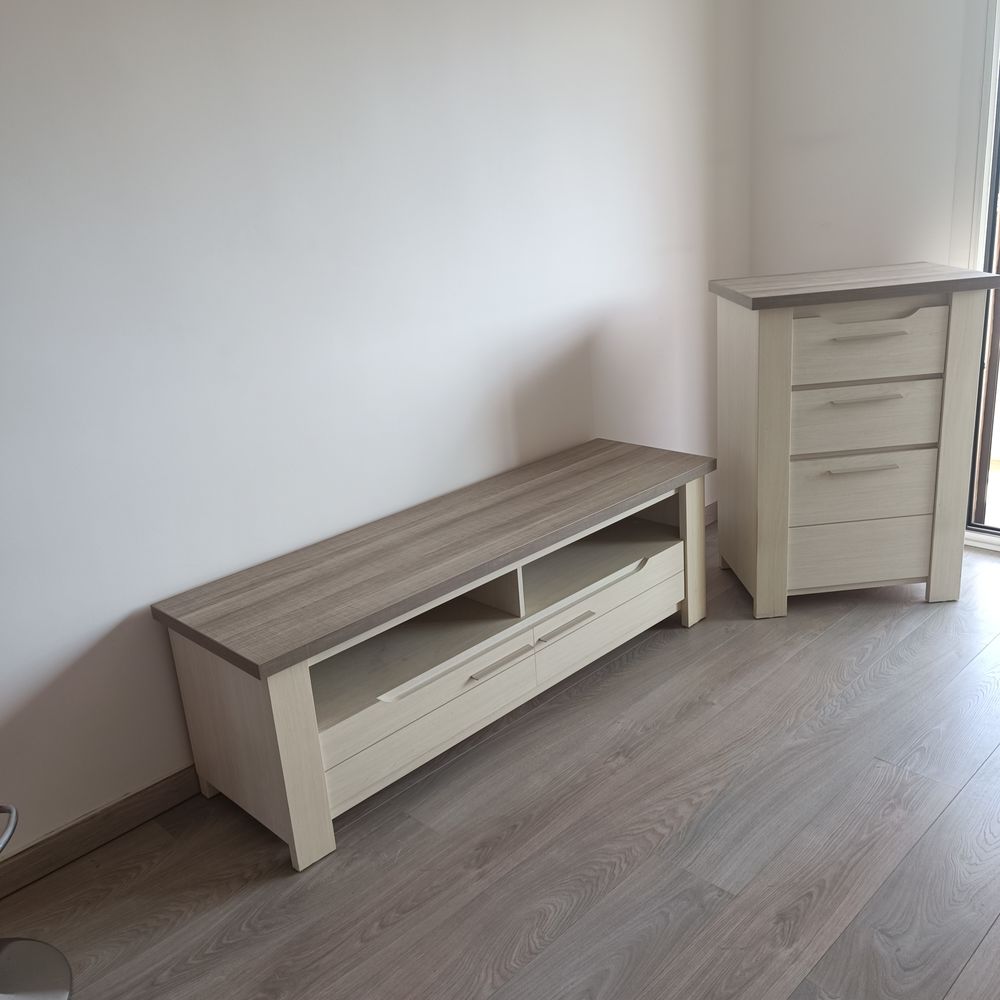 Ensemble meuble t&eacute;l&eacute; et petit placard assortis Meubles