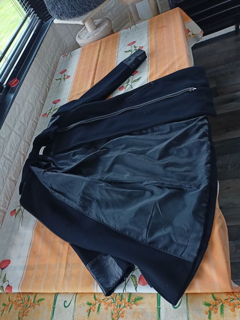 Manteau noir bi mati&egrave;re 40/42 Vêtements