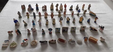 Lot de 30 fèves  neuve  de collection  en porcelaine 30 Viry-Châtillon (91)