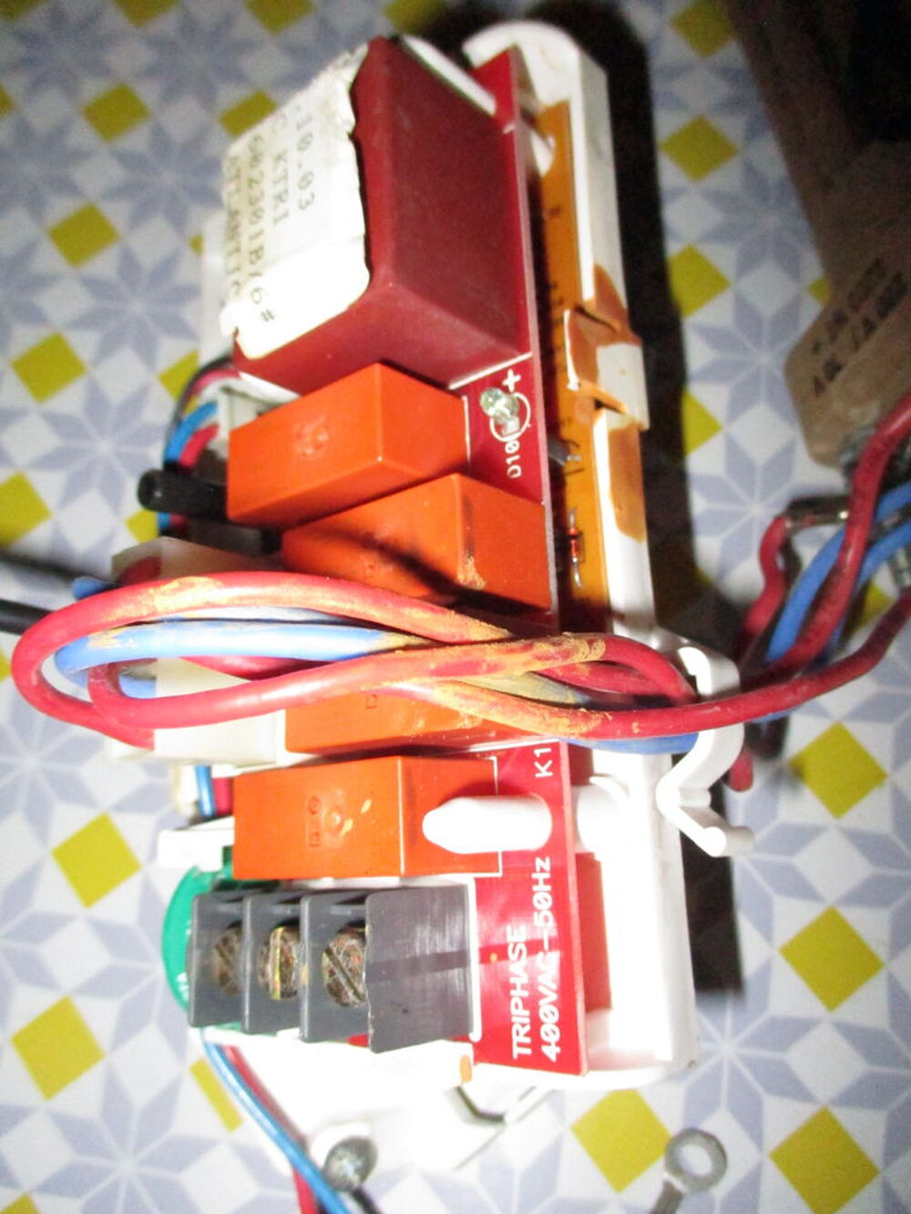Carte &eacute;lectronique cumulus 200 litres en tri phas&eacute; bon &eacute;tat
Bricolage