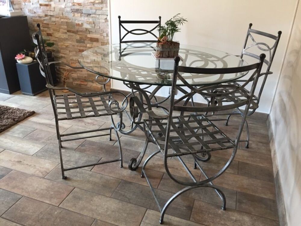 table et 4 chaises en fer forg&eacute;s tr&egrave;s bon &eacute;tat 200€ Meubles