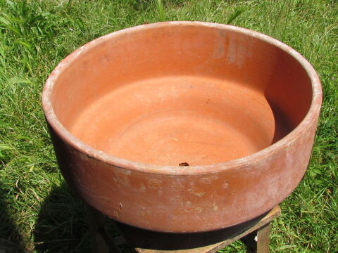 Vasque en terre  35 Tignieu-Jameyzieu (38)