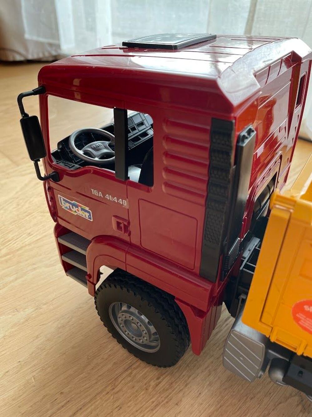 Camion benne Bruder sur porteur MAN 
Jeux / jouets