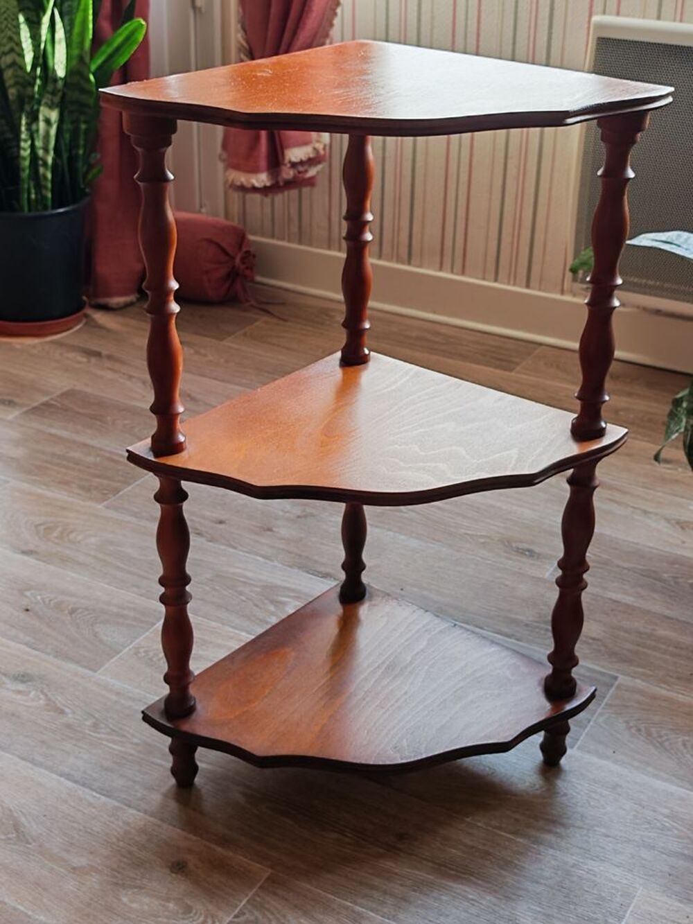 Etag&egrave;re d'angle a poser ou a suspendre Meubles