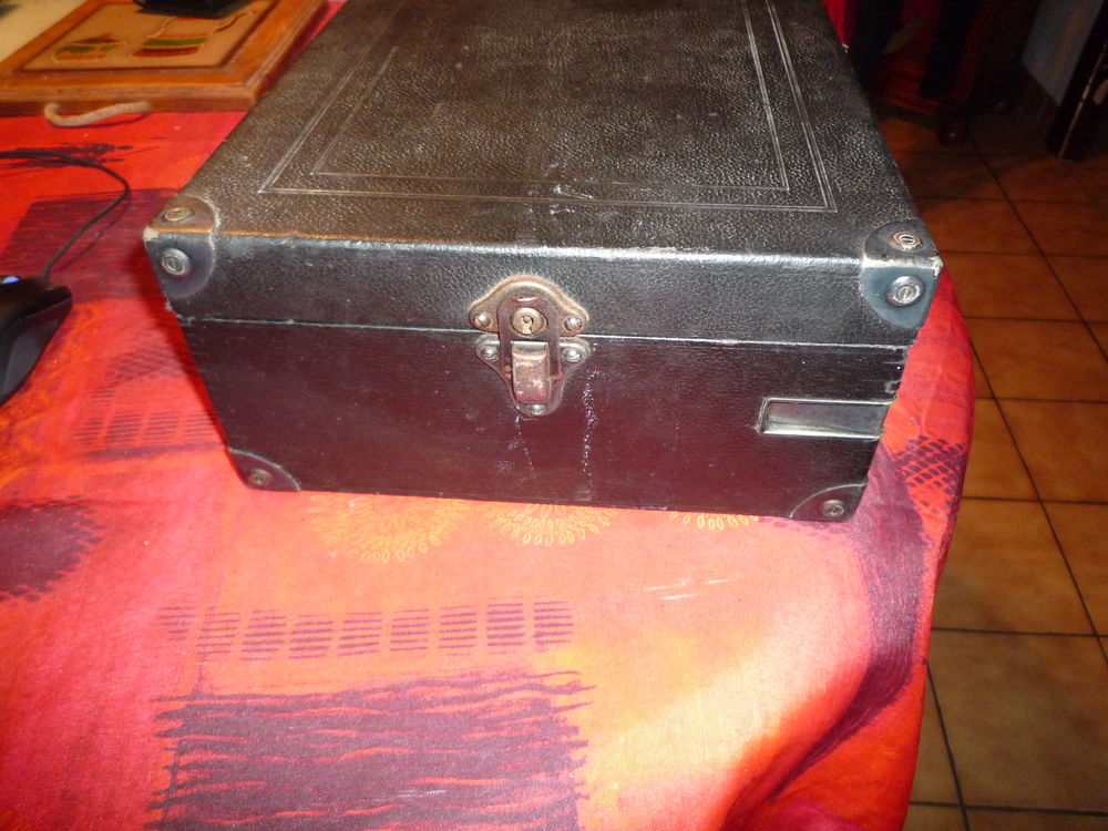 Ancien gramophone portable ann&eacute;e 1930 The Gramophone Company CD et vinyles