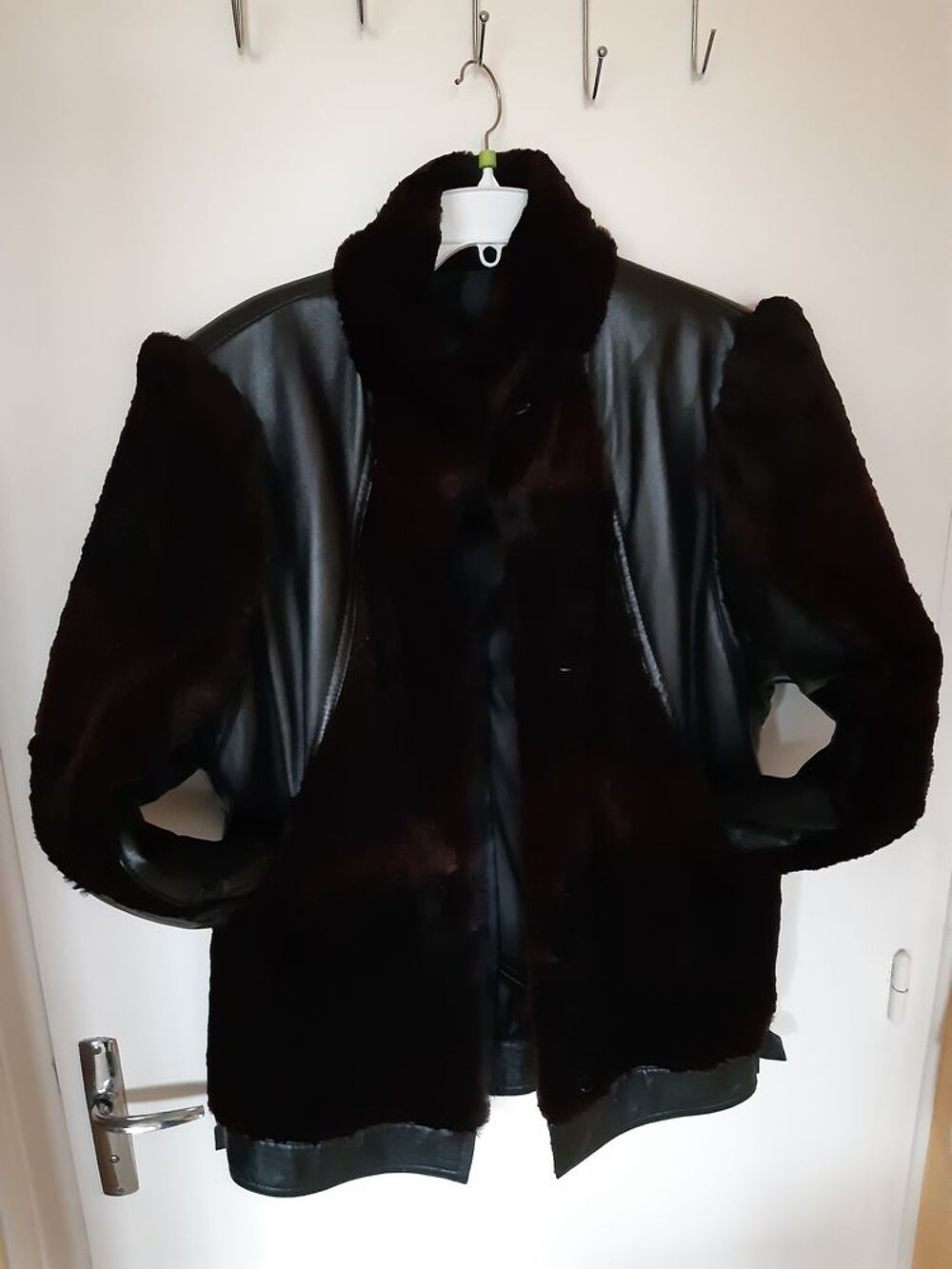 Veste Cuir et Fourrure Tannerie ESCHBACH Poligny. Vêtements