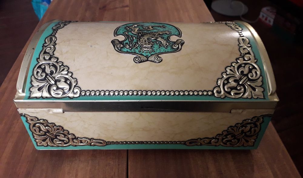 Vintage boite en m&eacute;tal chocolats Belge 