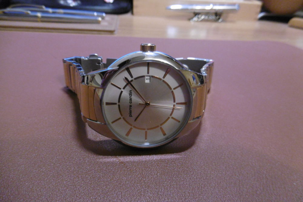 Montre Pierre Cardin NEUVE excellent &eacute;tat Bijoux et montres