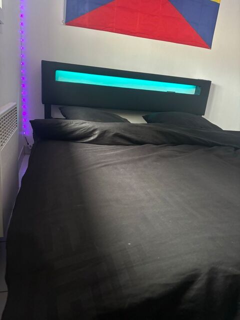 Sommier avec LED + Matelas 160x200   Comme neuf, achet il y a 1 mois et demi 350 Castelnau-le-Lez (34)