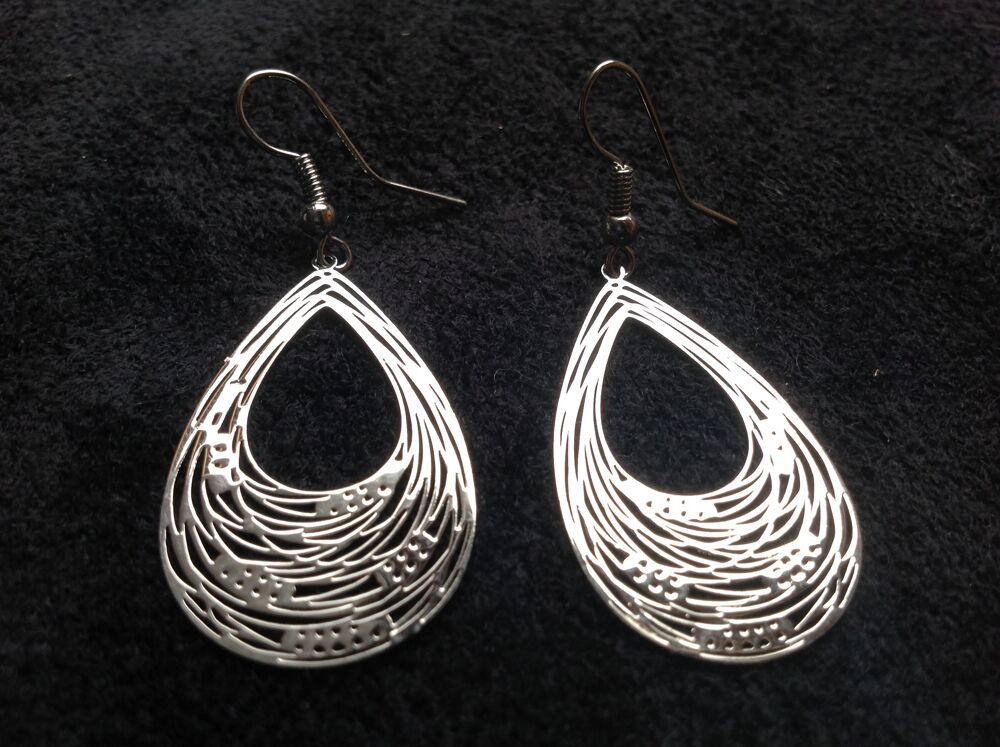 BOUCLES OREILLES ARGENT&Eacute; GOUTTE d'EAU Envoi possible
Bijoux et montres