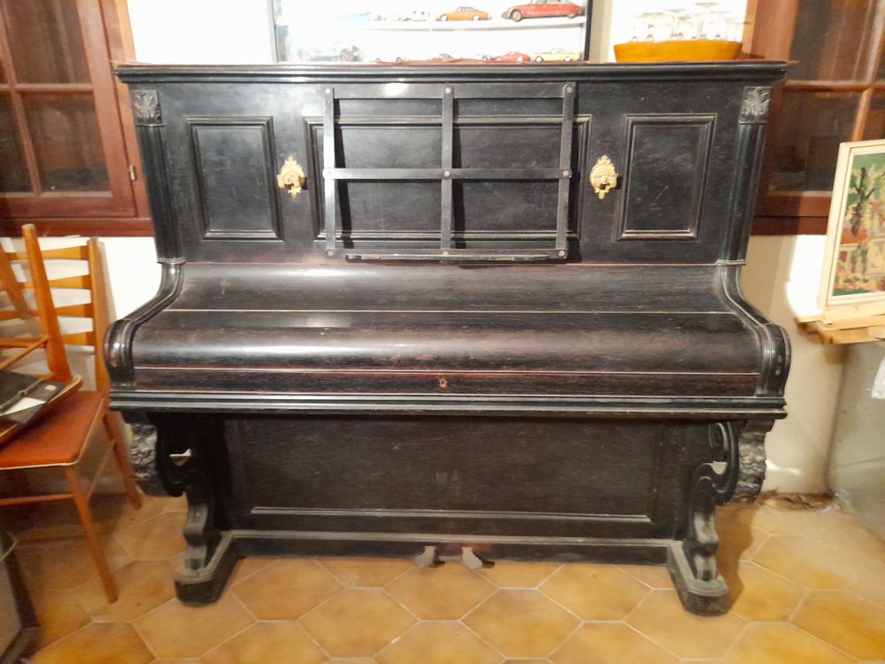 Piano droit cadre fonte BoR PARIS Instruments de musique