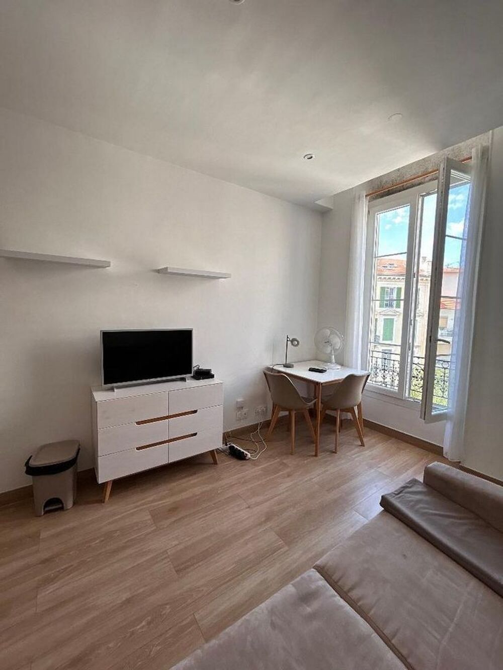 Location Appartement NICE CARRE d'OR - STUDIO 19m² - LOCATION ETUDIANT(E) 6,5 mois Nice