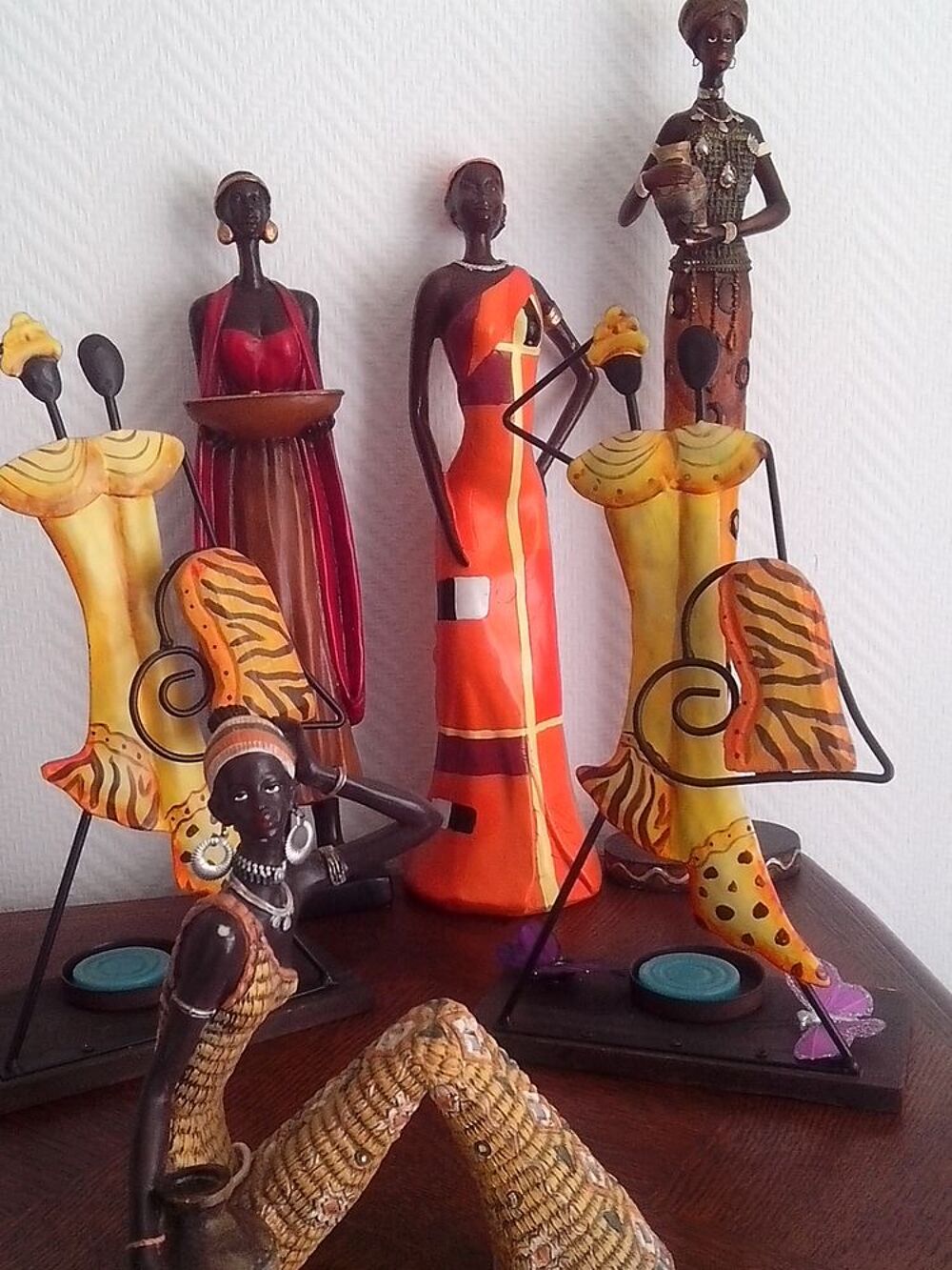 STATUETTES en r&eacute;sine. Décoration