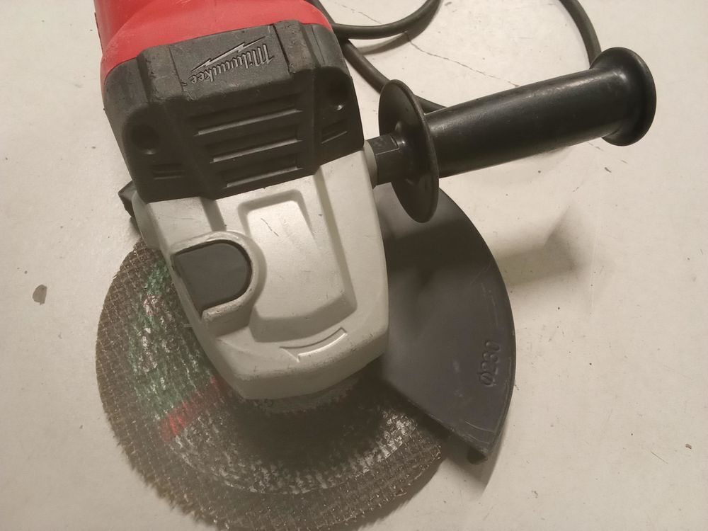 Meuleuse d'angle 230mm 2200 watt AG 22-230 DMS Milwaukee Bricolage