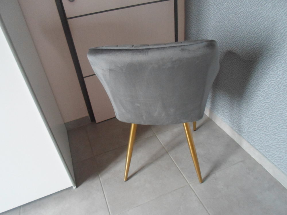 CHAISES Meubles