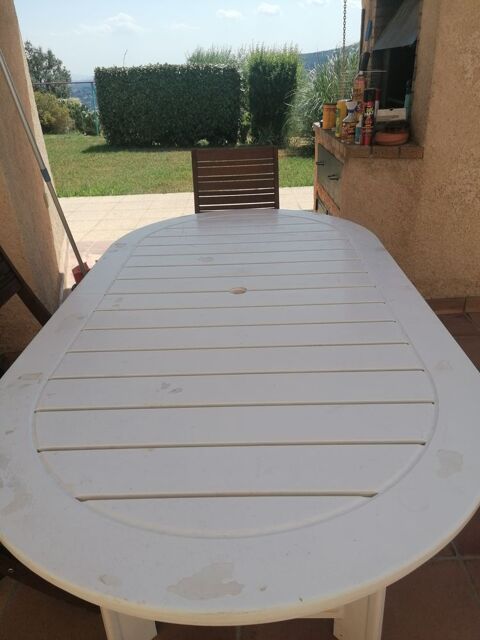 Table de jardin rsine blanche trs solide 60 Draguignan (83)