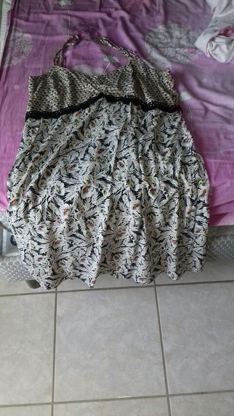 robe blanche et noire 0 Saint-Martin-de-Crau (13)