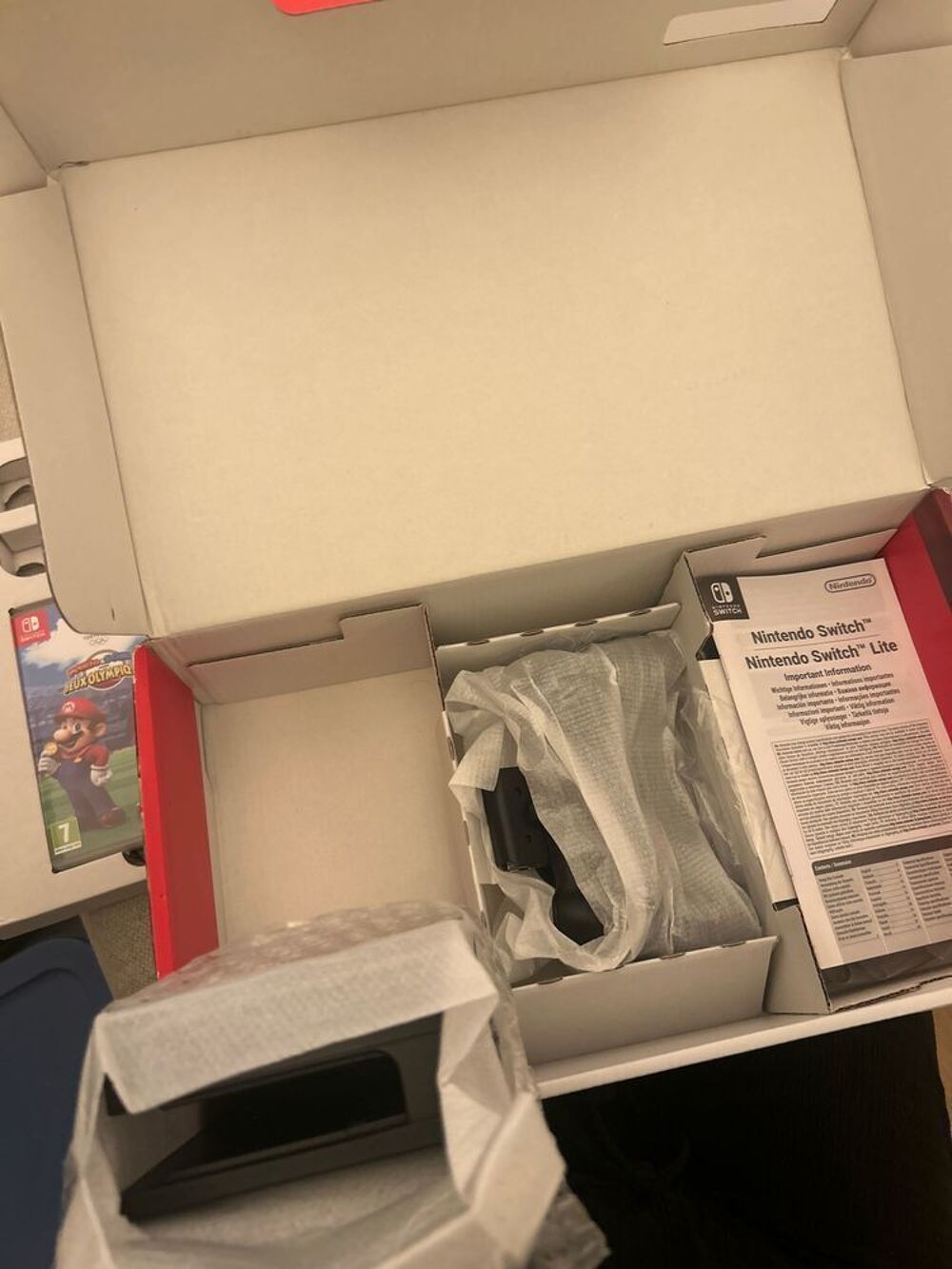Nintendo Switch 1 " VERSION 2 " Consoles et jeux vidéos