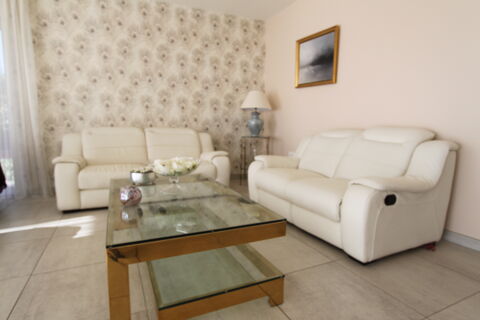 canap en cuir blanc trs bon tat 400 Marseille 11 (13)