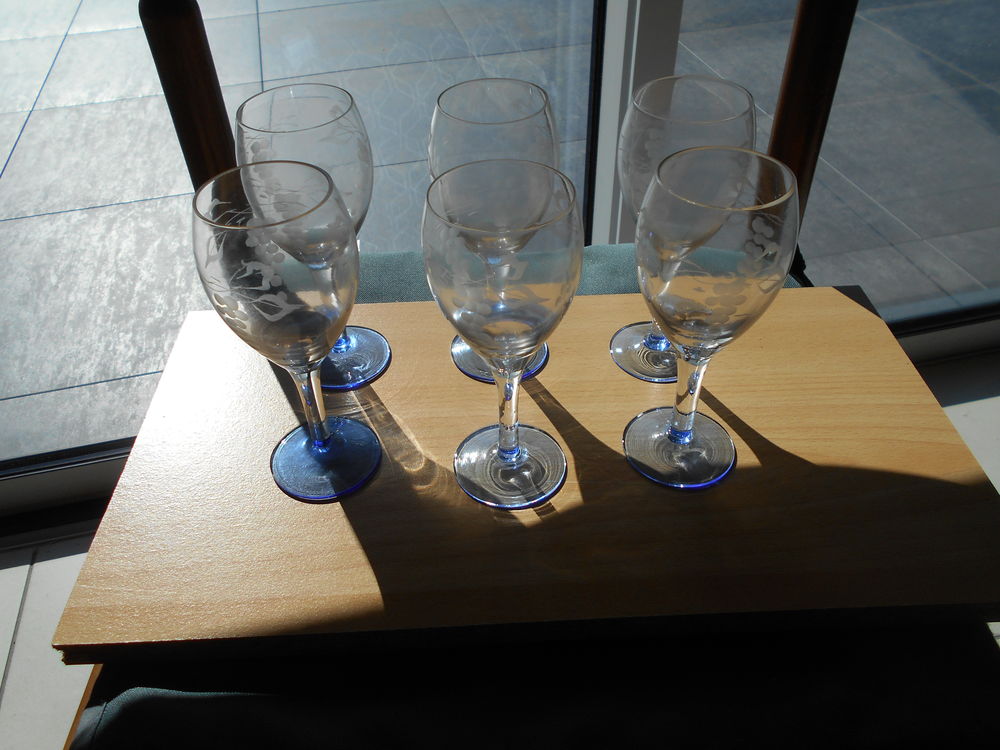 Lot de six verres &agrave; vin neufs Cuisine