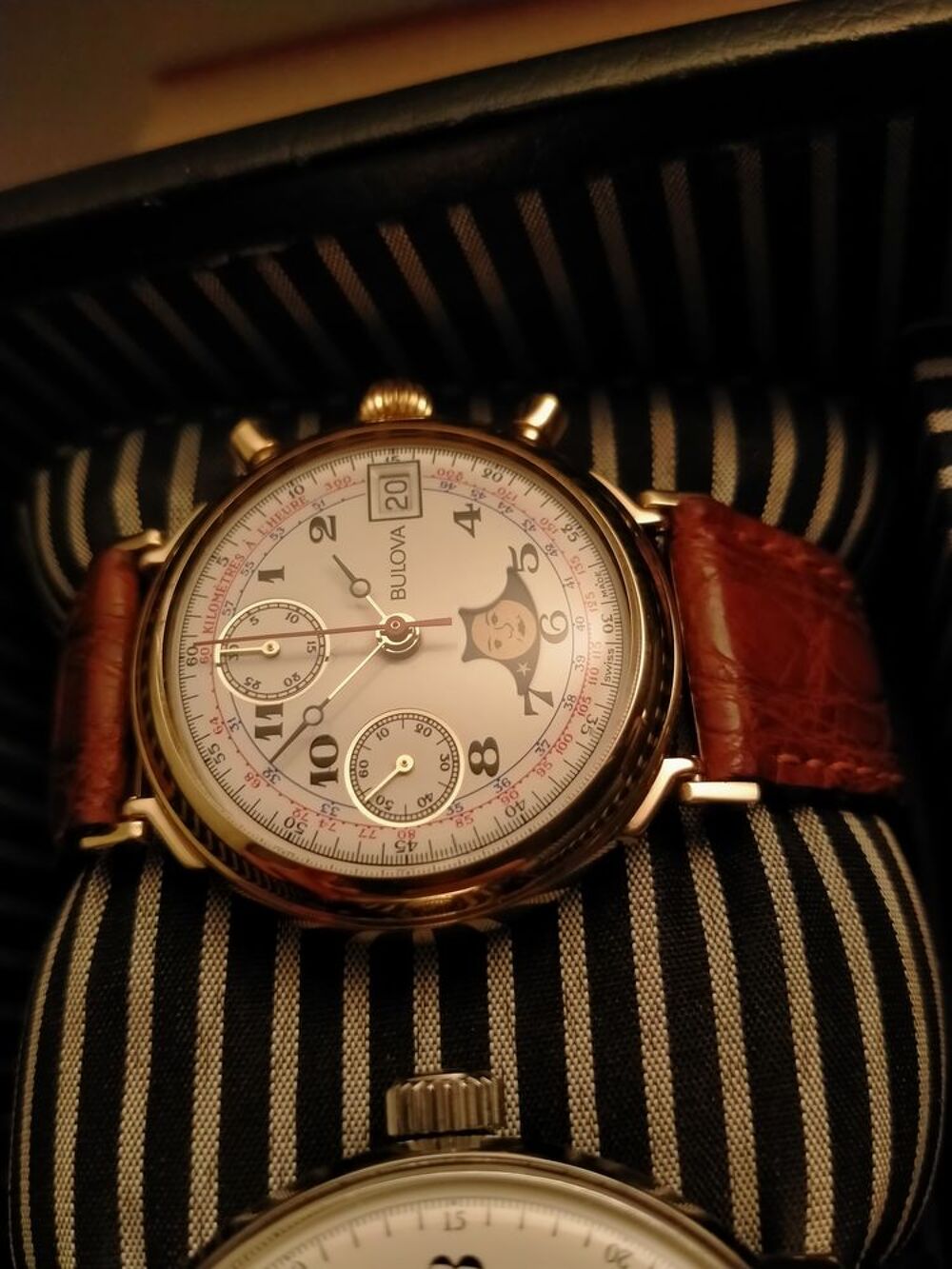 Montre Bulova chronographe phase de lune
Remontage manuel Bijoux et montres