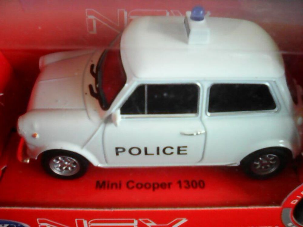 Voiture Mini Cooper 1300 Police Welly Nex Mod&egrave;le r&eacute;duit 