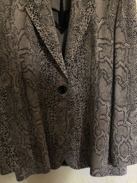 Veste chic tendance imprimé reptile+ top assorti offert Le Cannet (06)