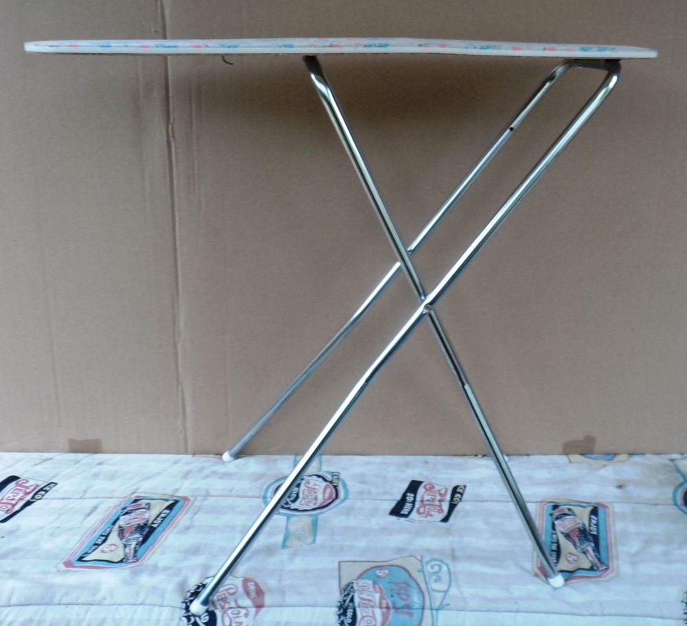 Ancienne table &agrave; repasser jouet enfant &agrave; partir de 3-4 ans Jeux / jouets