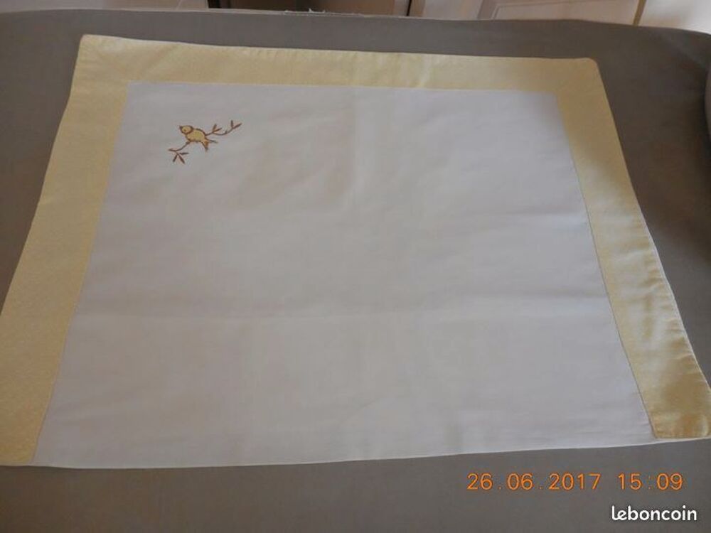 drap de berceau et son oreiller Puériculture